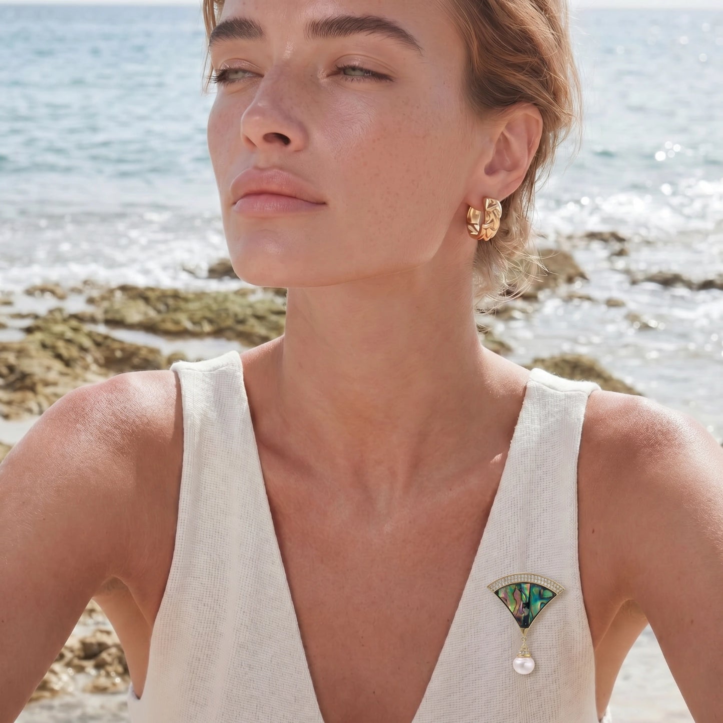 Iridescent Fan Pearl Brooch - ELLIVERSE